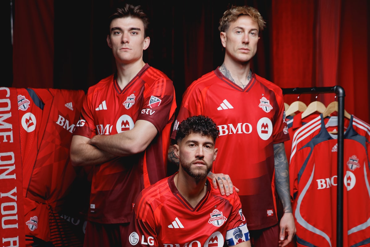Le Toronto FC de retour dans le rouge et l'aimer avec le dévoilement de New Home Jersey