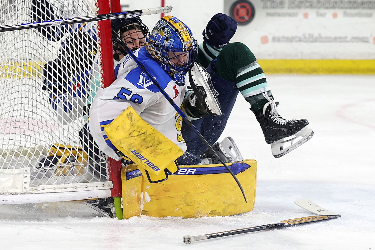 Le gardien de but des Sceptres Kristen Campbell est debout en 3-1 victoire sur Fleet