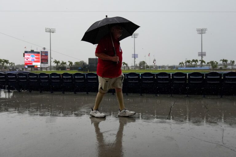 Le lundi pluvieux en Floride mène à tous les matchs d'entraînement de printemps de la Ligue de pamplemousse