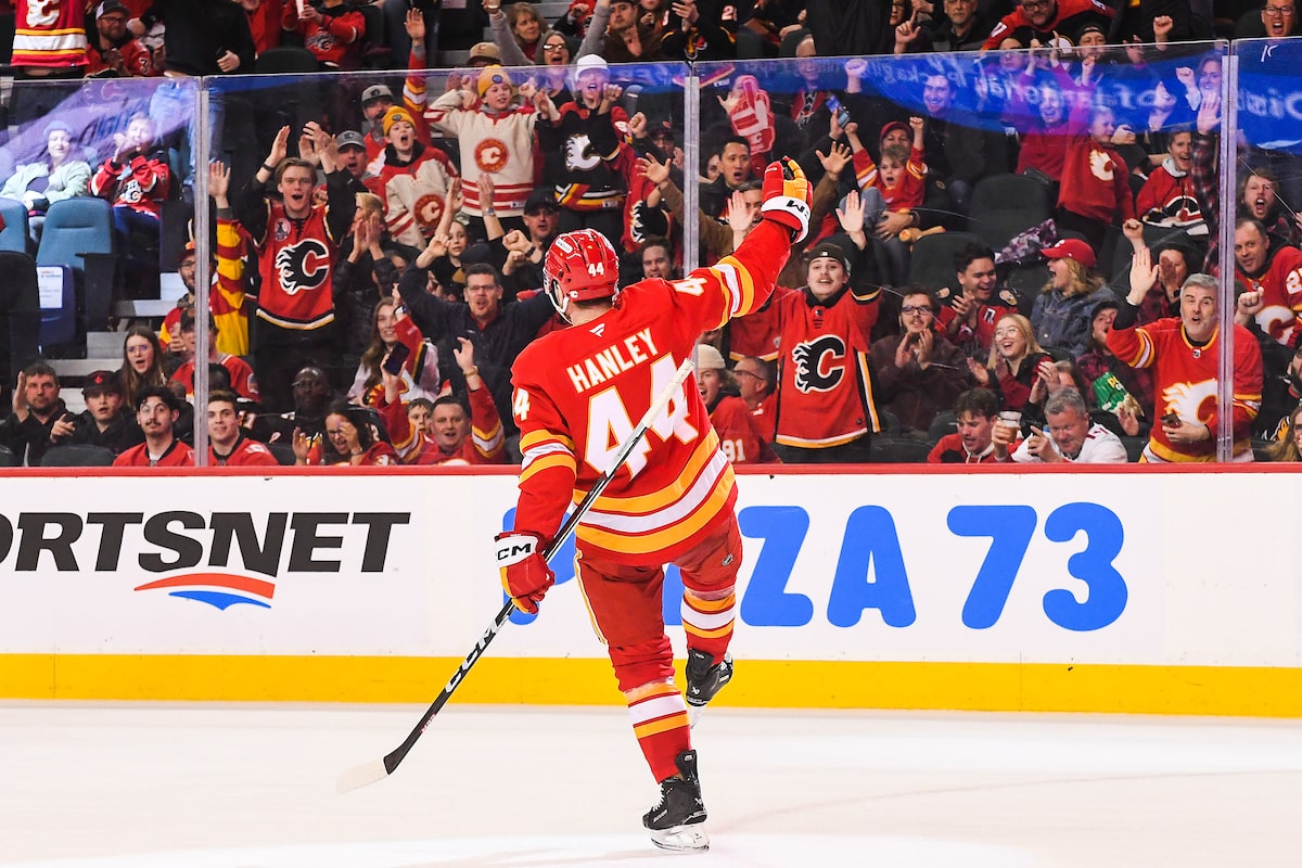 Le premier but de Joel Hanley de la saison soulève les flammes après les requins 3-2