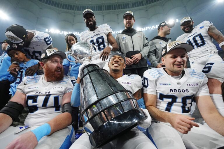 Le secondeur vétéran Micah Awe revient pour un autre passage avec BC Lions