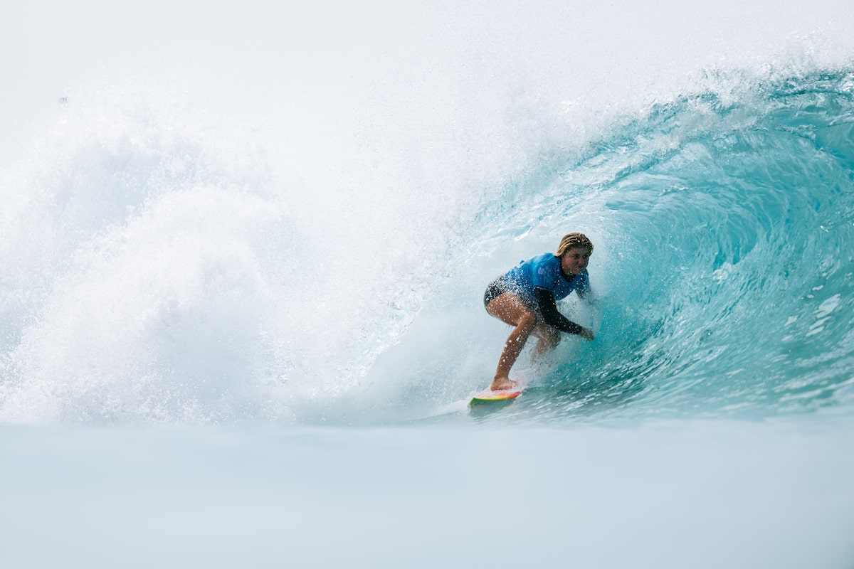 Le surfeur adolescent canadien Erin Brooks perd le quart de finale à Surf Abu Dhabi Pro