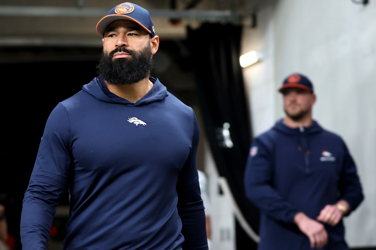 L'entraîneur adjoint des Broncos, Michael Wilhoite, a été arrêté après avoir été accusé d'avoir frappé un policier