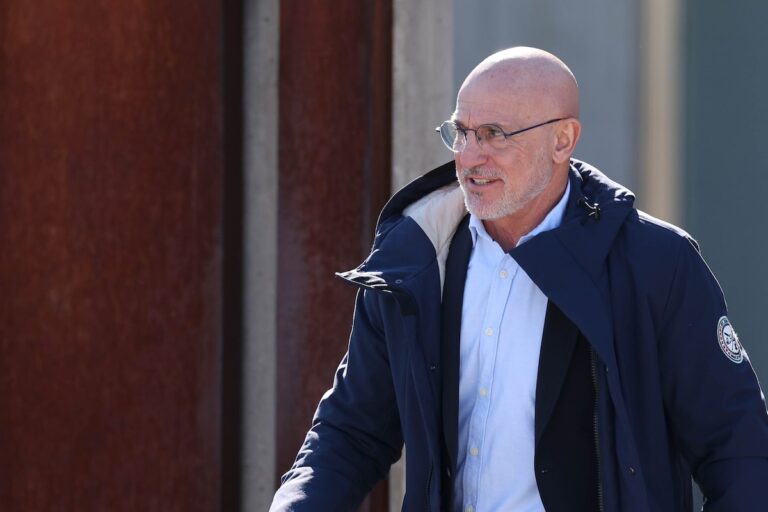 L'entraîneur de football des hommes espagnols Luis de la Fuente se distance de l'affaire Hermoso Kiss à Rubiales Trial