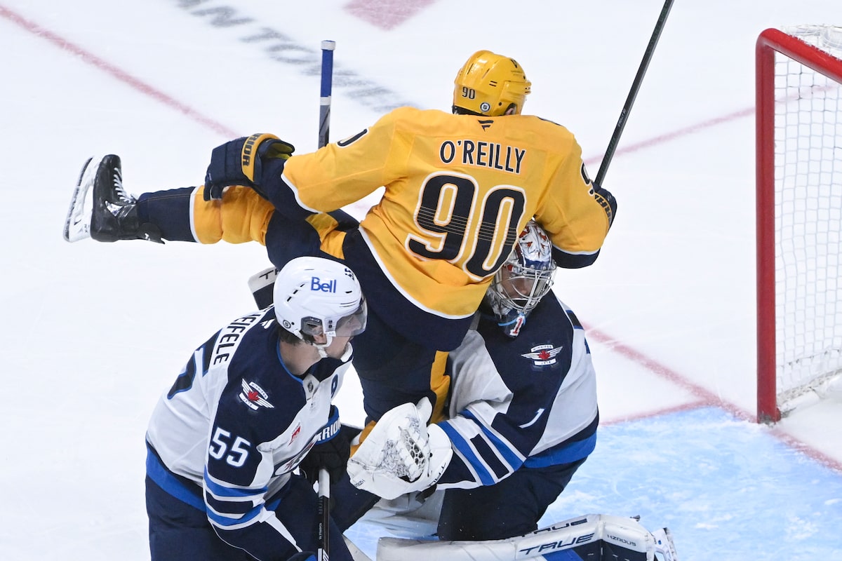 Les prédateurs ont battu Winnipeg 2-1 pour terminer la séquence de victoires en équipe des Jets à 11