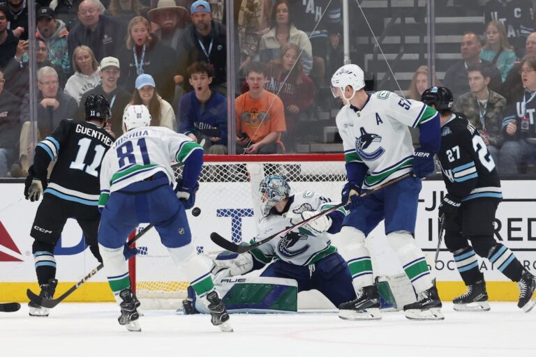 L'objectif de jeu de puissance de troisième période de Dylan Guenther soulève l'Utah devant les Canucks 2-1