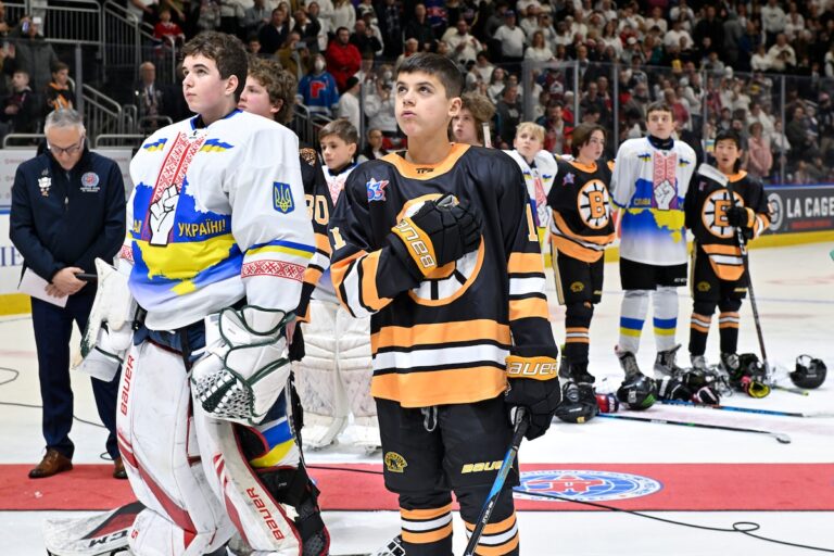 Ne prenez pas la colère contre Trump en nous huant les joueurs de hockey Peewee, disent les responsables du Québec