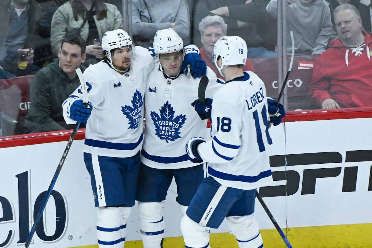 Nicholas Robertson marque deux fois, Maple Leafs a battu Blackhawks 5-2