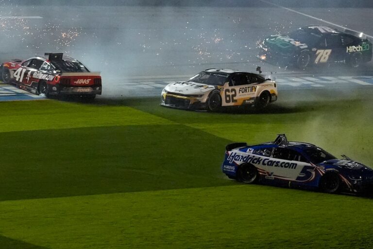 Pourquoi Kyle Larson ne peut-il pas gagner le Daytona 500? Jeff Gordon pense que les défaites «se mettent dans sa tête»