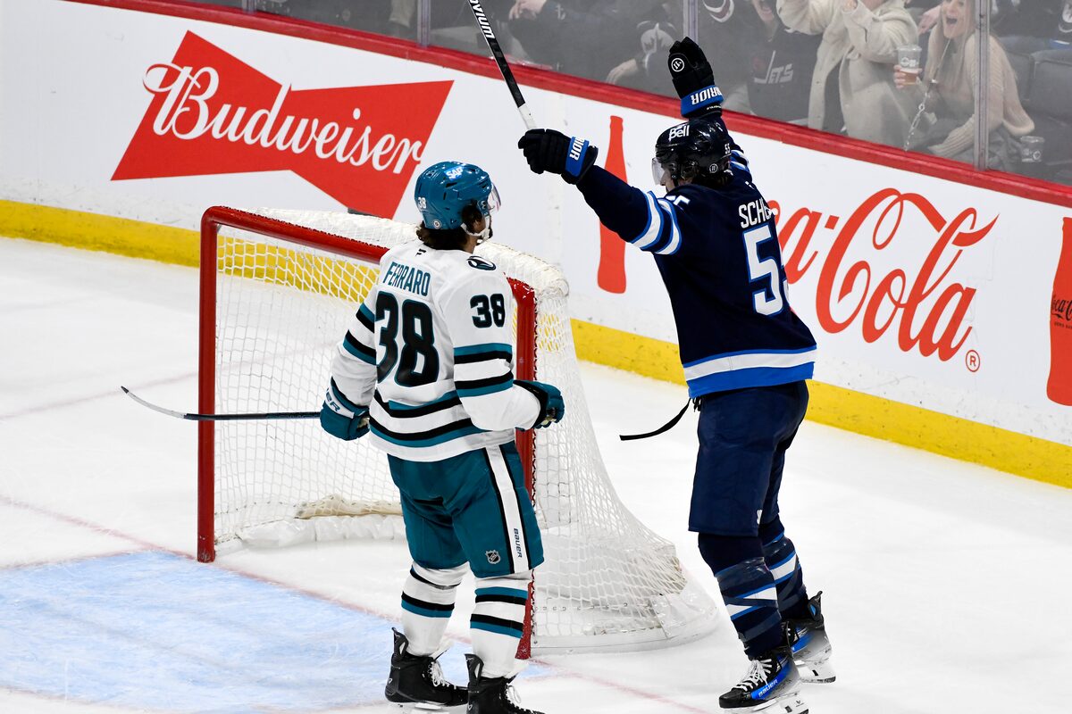 Scheifele coule les requins en prolongation pour établir le record d'objectif des Jets de manière dramatique