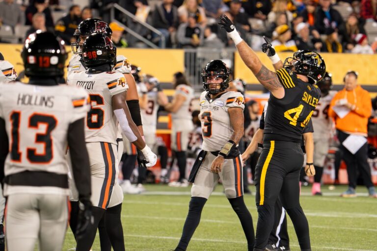 Tiger-Cats signe le joueur de ligne des étoiles Casey Sayles à l'extension pendant la saison 2026 CFL