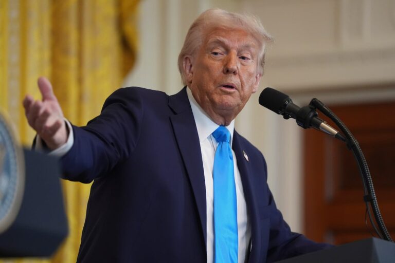 Trump signe un décret exécutif destiné à interdire les athlètes transgenres des sports pour filles et femmes
