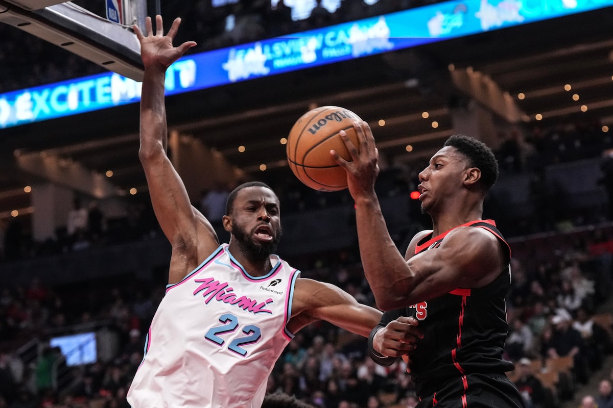 Tyler Herro aide la chaleur à repousser les Raptors 120-111 dans la victoire en prolongation