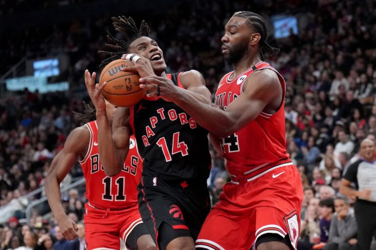 White marque 25 points pour mener des taureaux à une victoire de 122-106 sur Raptors