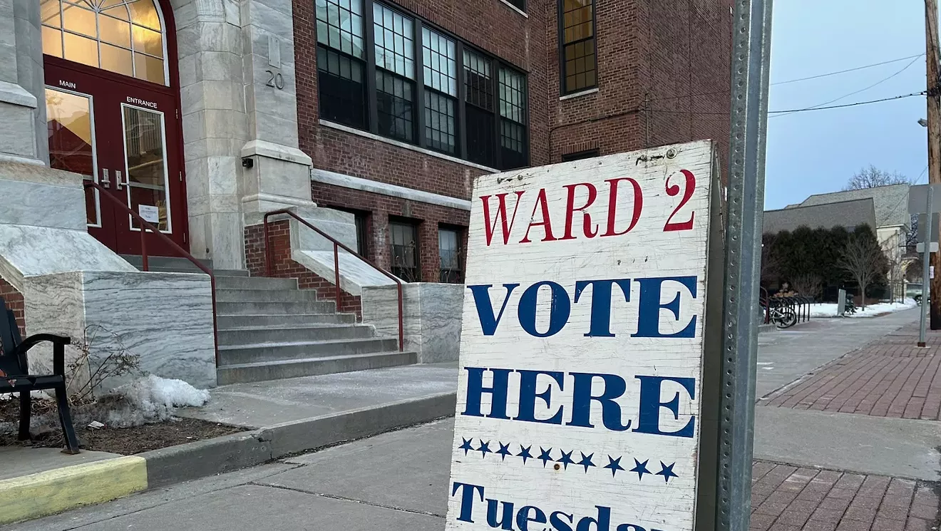 Mardi est le jour de la réunion de la ville. N'oubliez pas de voter!