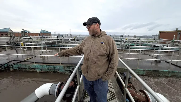 Burlington passe les obligations d'infrastructure, les changements de charte