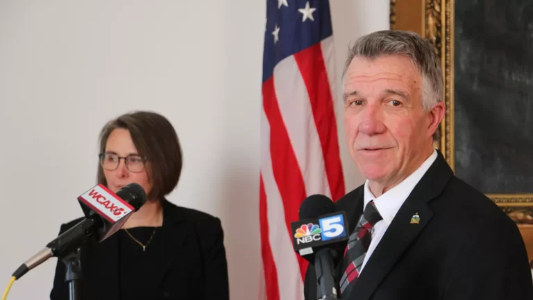 SCOTT Vetoes Budget de l'ajustement du budget sur les dépenses de motel