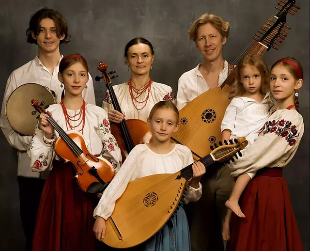 Jurij Fedynskyj & Family - Courtoisie