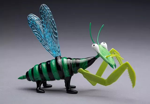 "Beetis Beetis" conçu par Elijah Rodgers, créé en verre par Wesley Fleming - gracieuseté de Joshua Farr