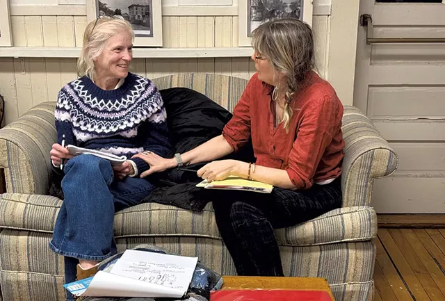 Rhoda Donovan et Bess O'Brien chez un écrivain pour les inondations de récupération - Suzanne Podhaizer