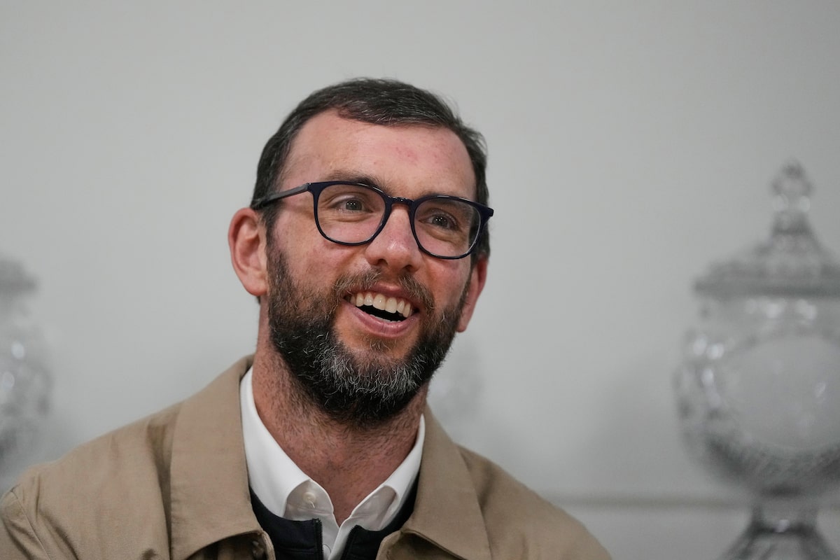 Andrew Luck apporte des qualifications uniques à une tâche difficile de relancer le programme de football de Stanford