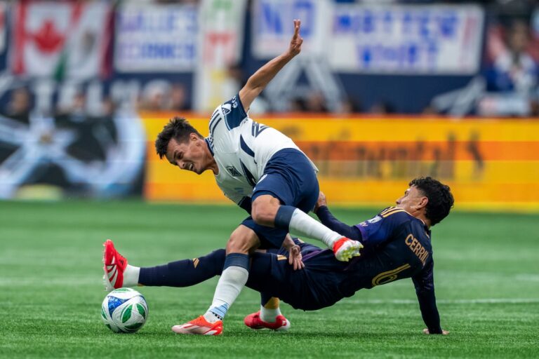 Brian White Scores, Vancouver Whitecaps Hand La Galaxy 2-1 Perte