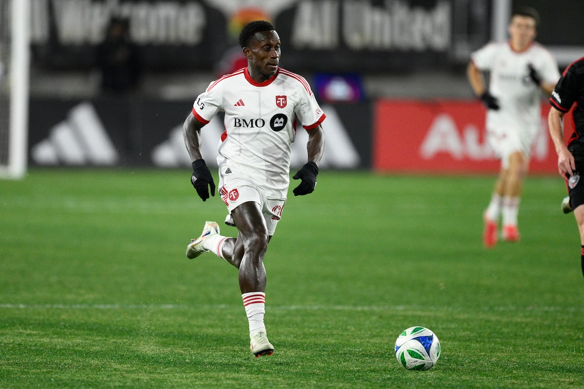 Brouillé Toronto FC Fullback / Wingback Richie Laryea en Angleterre pour voir un spécialiste