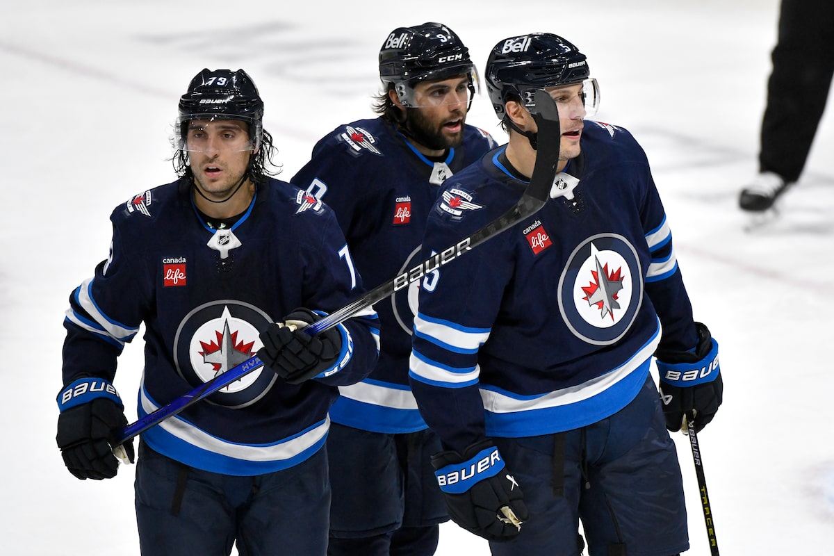 `` Ces gars correspondent à notre groupe '': Luke Schenn et Brandon Tanev forgeant des rôles avec Jets