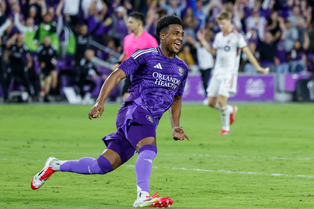 Deux buts en deux minutes aident Orlando City à vaincre Toronto FC 4-2