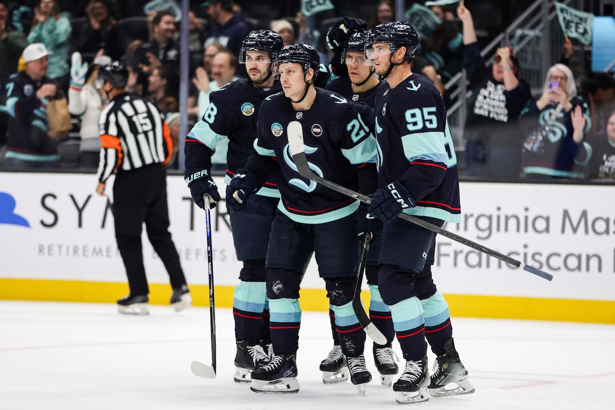 Eeli Tolvanen marque deux fois alors que Kraken battait les Canucks en difficulté 6-3