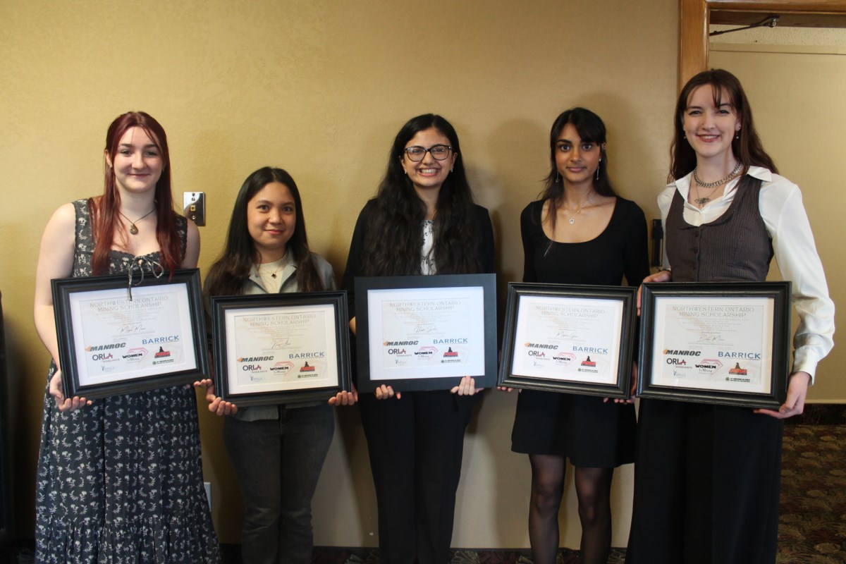 «Enregistrer» sept étudiants reçoivent des femmes dans des bourses miniers