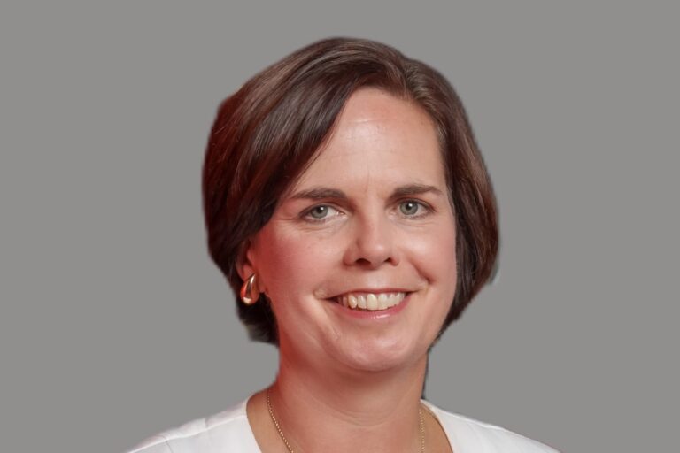 Erin Crowe de longue date des sénateurs d'Ottawa, Erin Crowe, rejoint le football du Canada en tant que COO, CFO