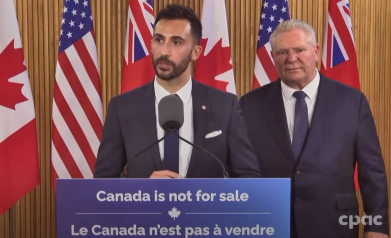 Ford nous frappe avec un supplément de 25%, menace d'aller plus haut