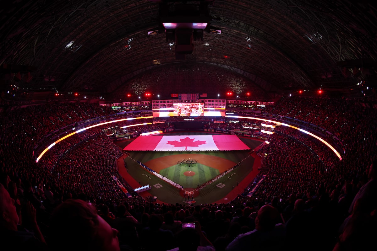 Huer l'hymne national américain maintenant une caractéristique incendiaire de Jays Games