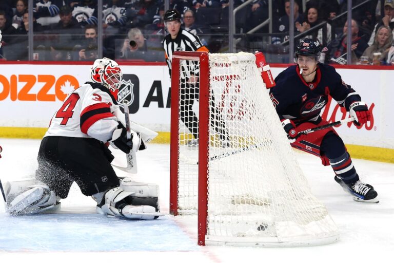 IaFallo marque deux fois, Jets Down Devils 4-0 pour la 50e victoire cette saison