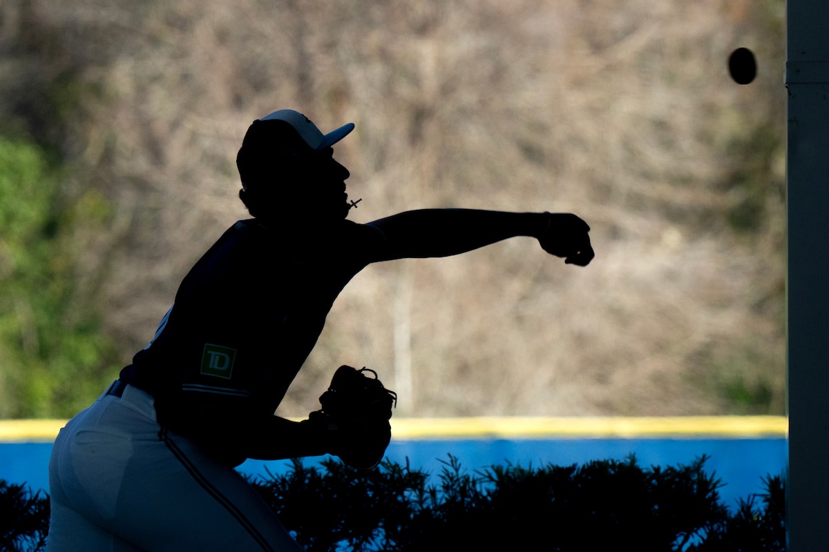 Jays Pitching Prospect Tiedemann fait des progrès après la chirurgie de Tommy John l'été dernier