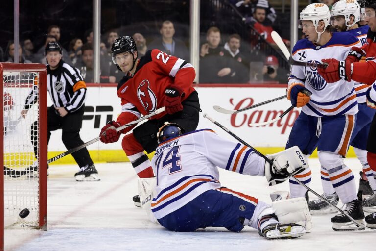 Jesper Bratt a un but et deux passes décisives lors de la victoire du retour des Devils 3-2 contre les Oilers