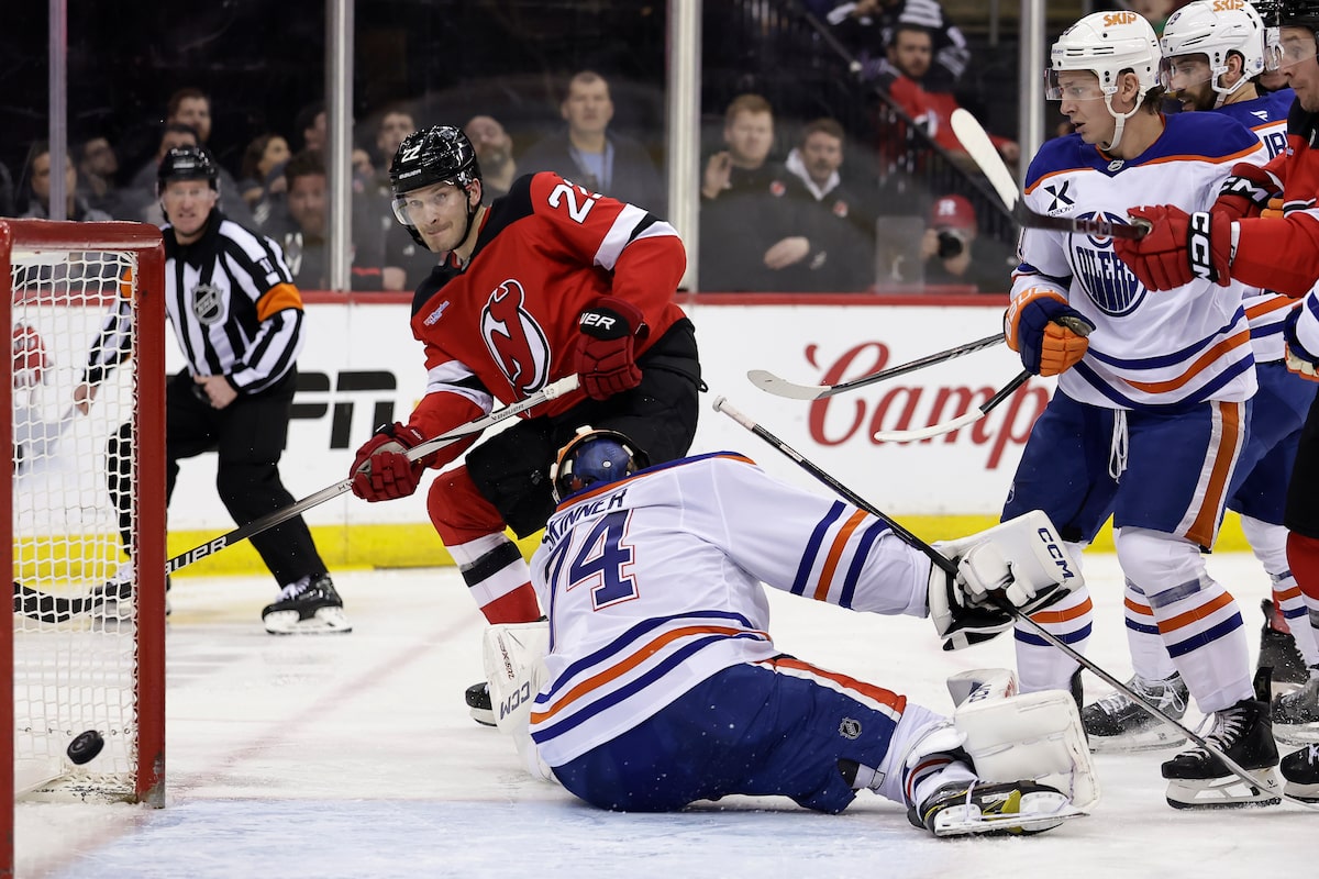 Jesper Bratt a un but et deux passes décisives lors de la victoire du retour des Devils 3-2 contre les Oilers