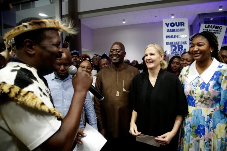 Kirsty Coventry, présidente du CIO, a célébré à la maison au Zimbabwe au Zimbabwe