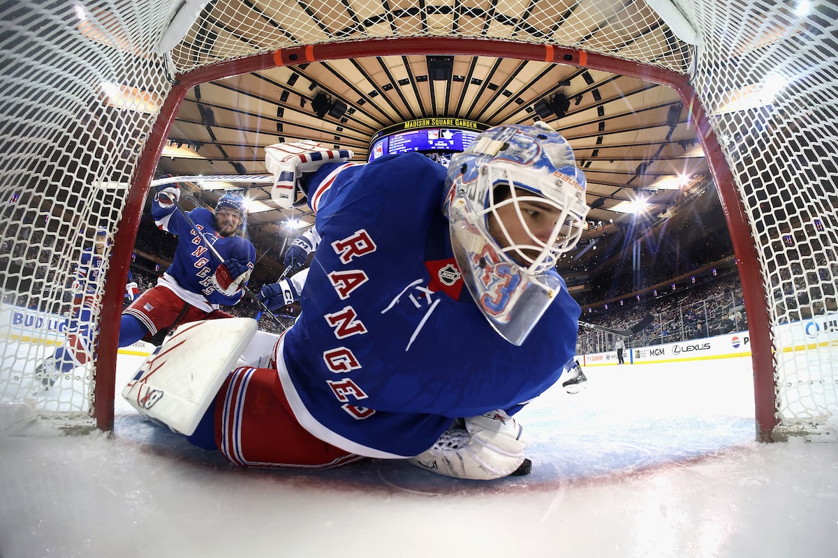 Knies rompt la troisième période à égalité alors que les Leafs en flèche battaient les Rangers 3-2