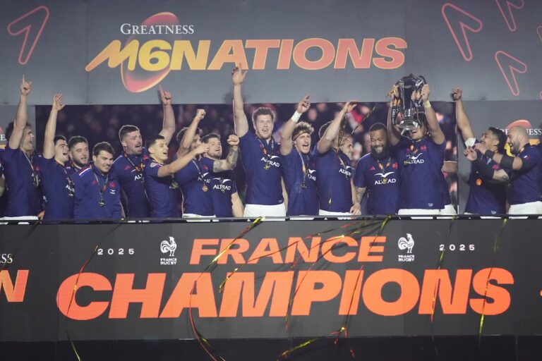 La France décroche le titre des six nations après avoir battu l'Écosse 35-16