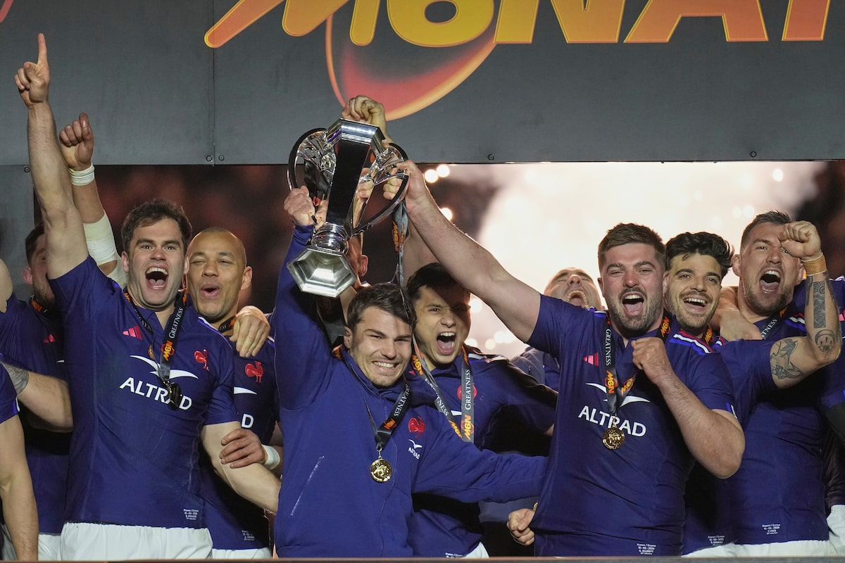 La France triomphe à six nations malgré la folie de Mauvaka et l'équipe des Lions en train de se réunir