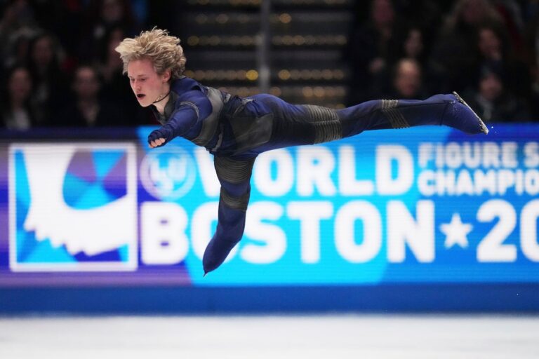 La championne en titre Ilia Malinin des États-Unis mène Yuma Kagiyama au Japon aux championnats du monde de patinage artistique