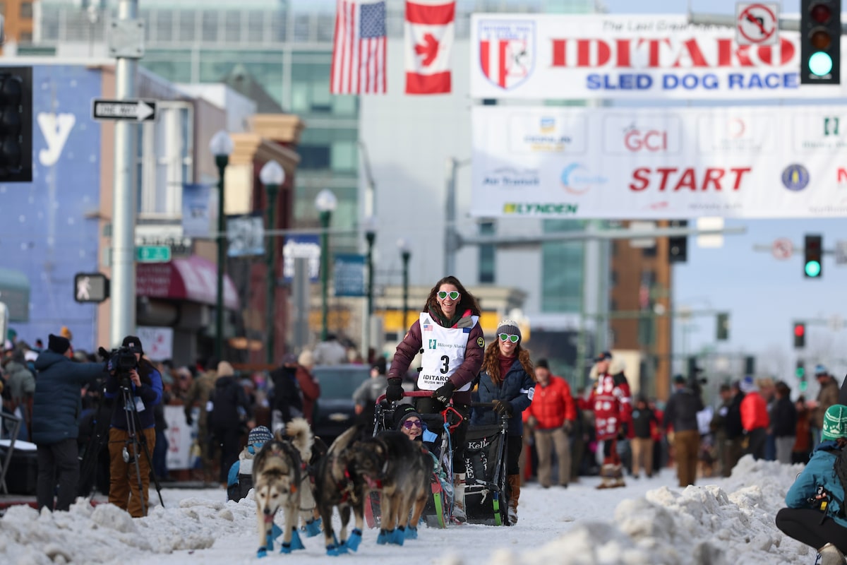La course de chiens de traîneau la plus célèbre du monde est plus longue que jamais. Voici un aperçu de Iditarod, par les chiffres