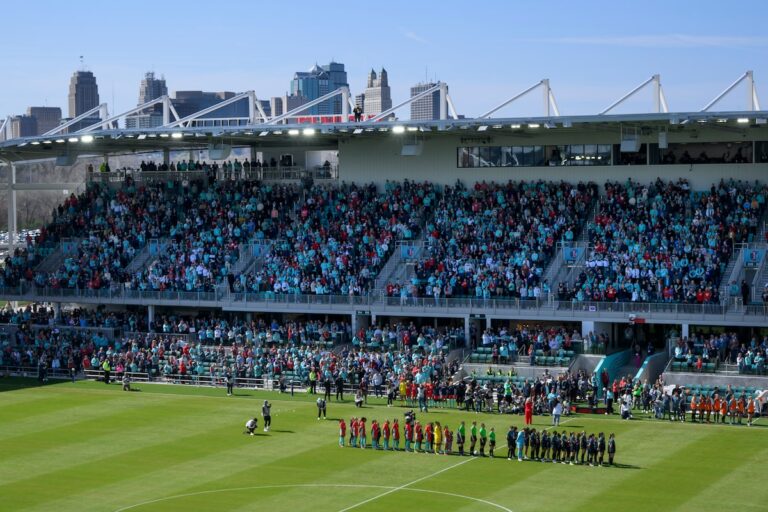 La croissance des sports féminins stimule un boom de la construction