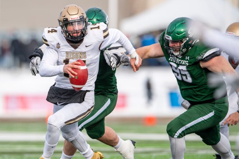 La star des Bisons du Manitoba, Jackson Tachinski, pour tirer le double devoir à la combinaison nationale de la LCF