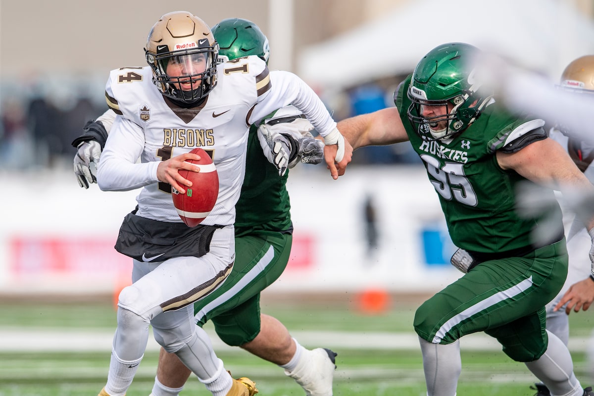 La star des Bisons du Manitoba, Jackson Tachinski, pour tirer le double devoir à la combinaison nationale de la LCF