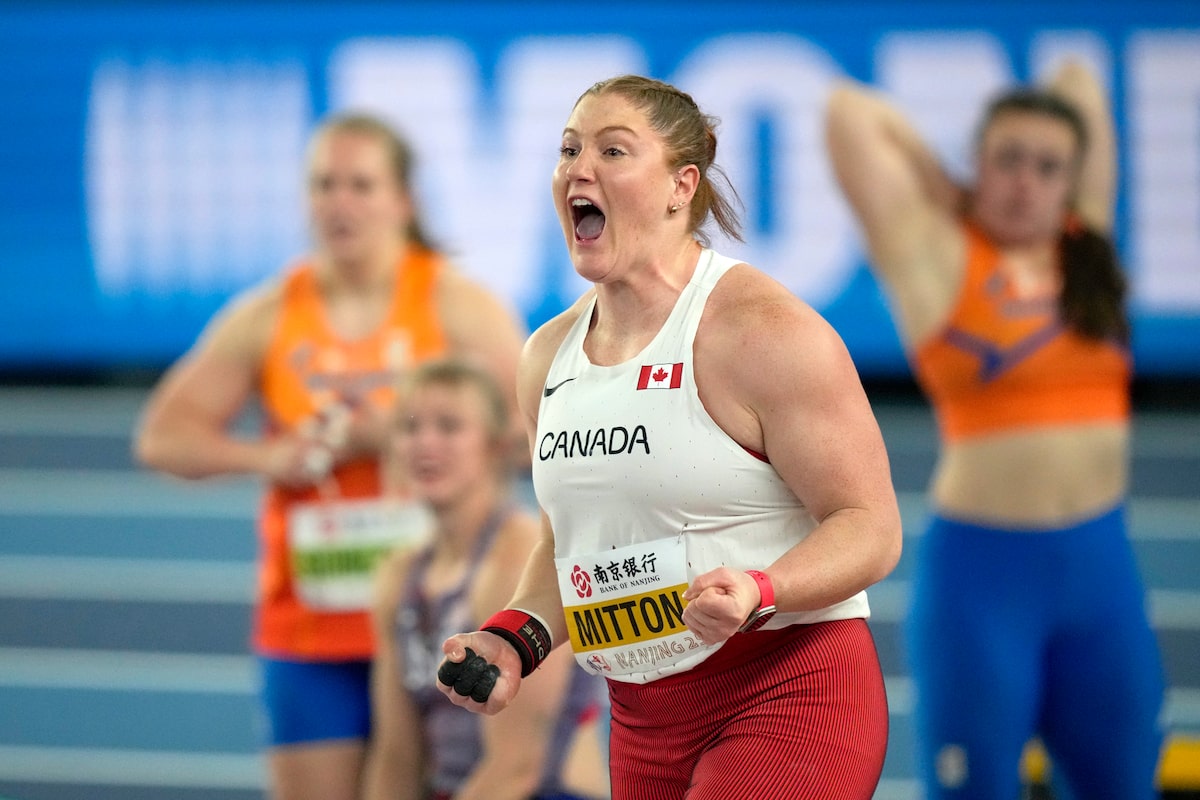 La star du lancer canadien Sarah Mitton gagne de la joie, le soulagement du deuxième titre à l'intérieur du monde droit à l'intérieur