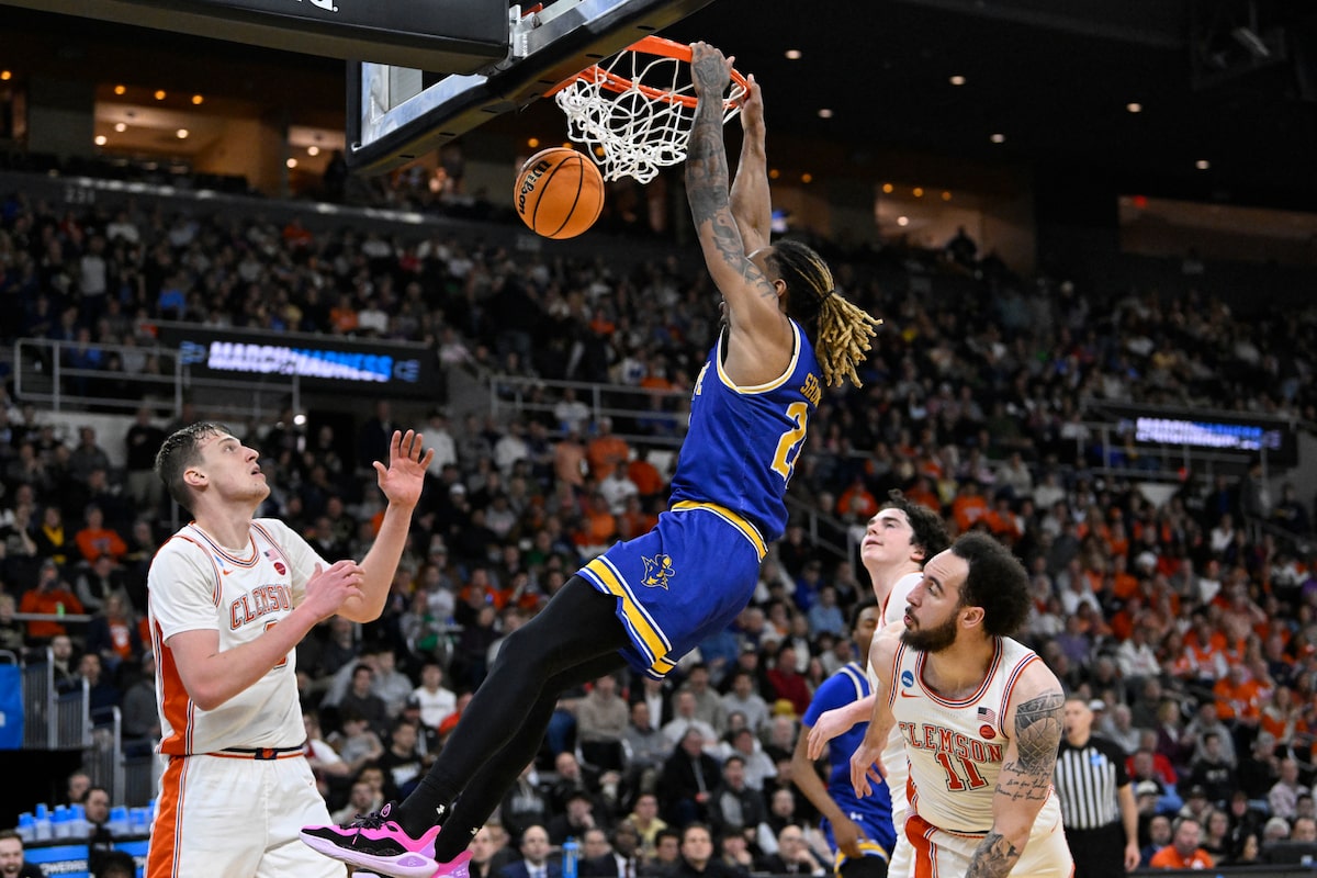 La tête de série n ° 12 McNeese tient Clemson pour remporter la première marche de la folie de mars