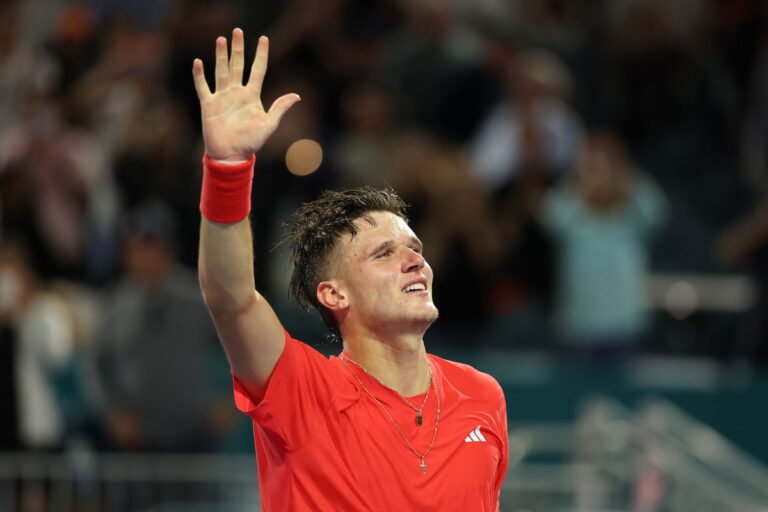 L'adolescent Jakub Mensik bouleverse Novak Djokovic à Miami Open Final